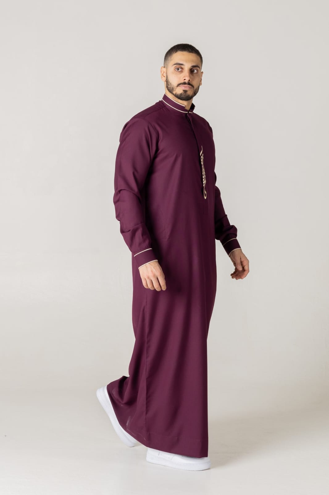 T-09 burgundy Classic Men’s Thobe with Printed Detailing