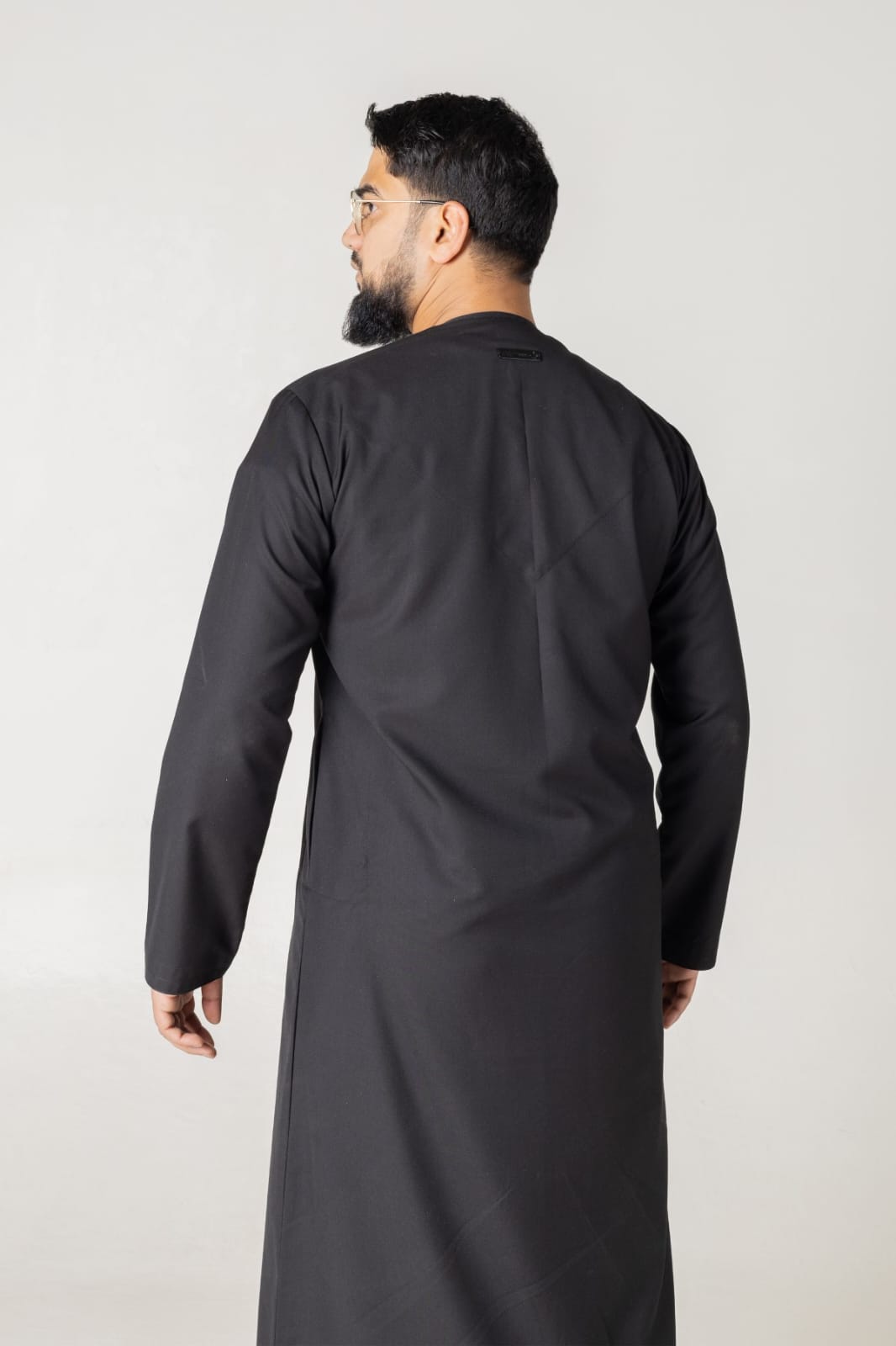 T-08 Black Classic Men’s Thobe with Printed Detailing