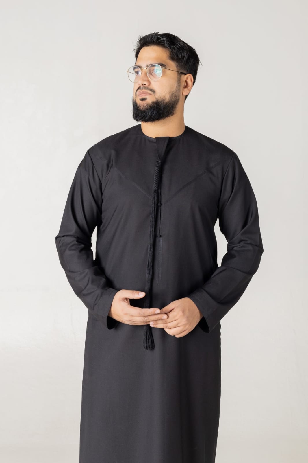 T-08 Black Classic Men’s Thobe with Printed Detailing