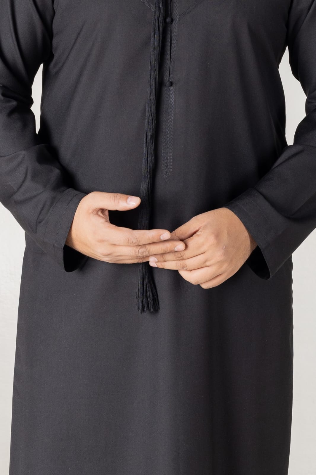 T-08 Black Classic Men’s Thobe with Printed Detailing
