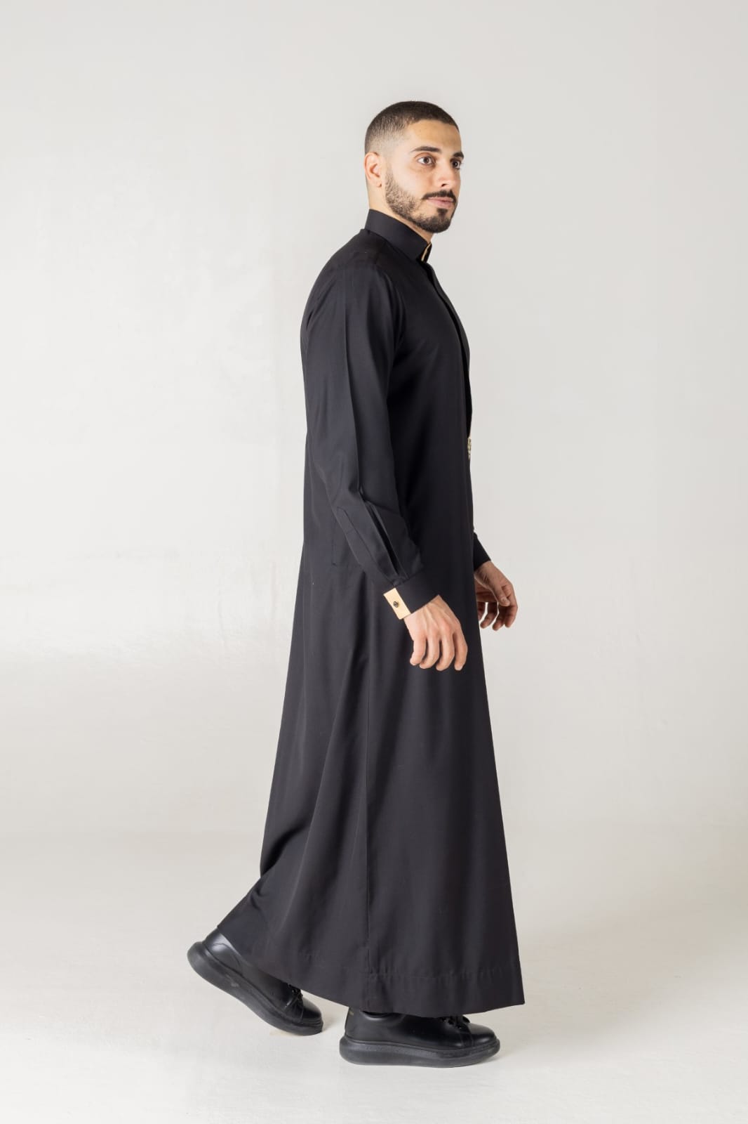 T-11 Black Classic Men’s Thobe with Printed Detailing